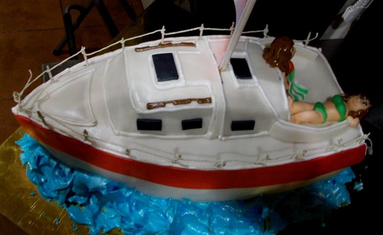 sailing%20boat%20cake%2022_enl.jpg